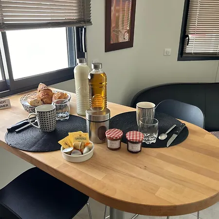 Le Logis De De 34m2 Avec Petit Dejeuner Homestay szállás Niort